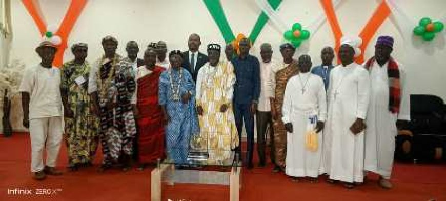Bouaké : Le lauréat du Prix du meilleur artisan de paix et de cohésion sociale célébré par les populations Bouaké : Le lauréat du Prix du meilleur artisan de paix et de cohésion sociale célébré par les populations